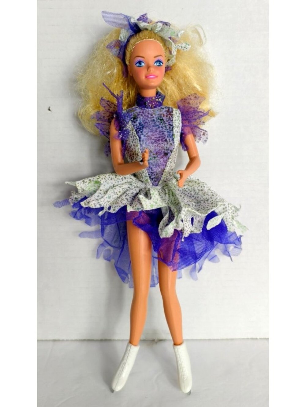 1990 Mattel Ice Capades Barbie Doll #9847 Original Ice Skating Outfit White Skat
